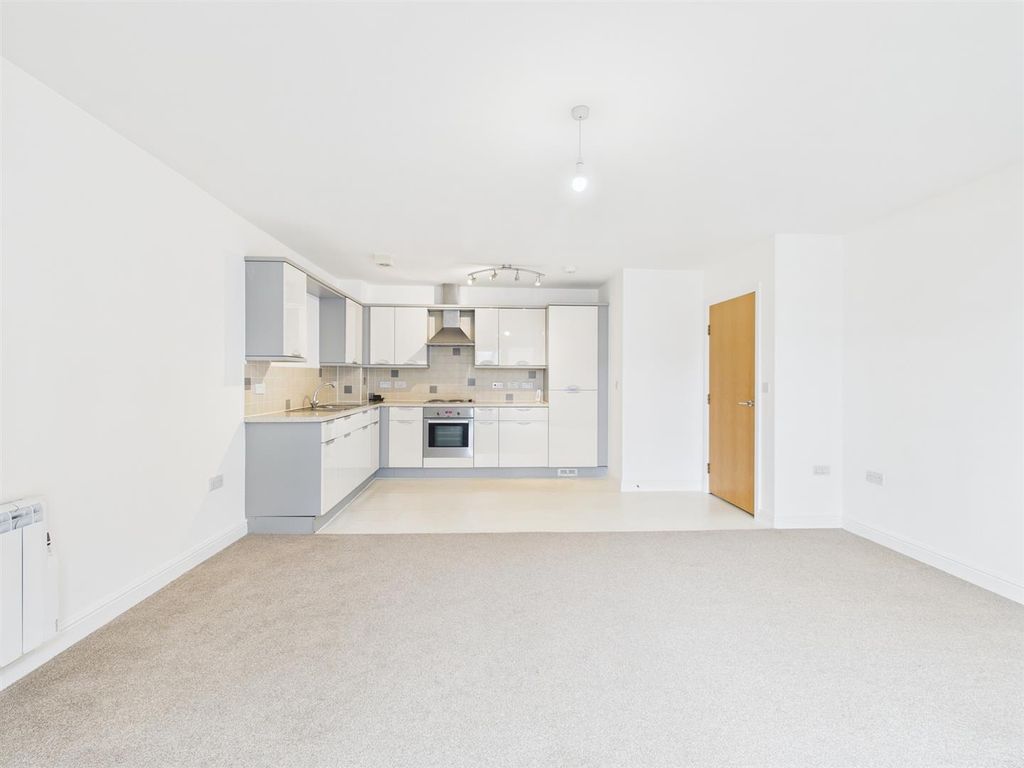 Property photo 3 of 12