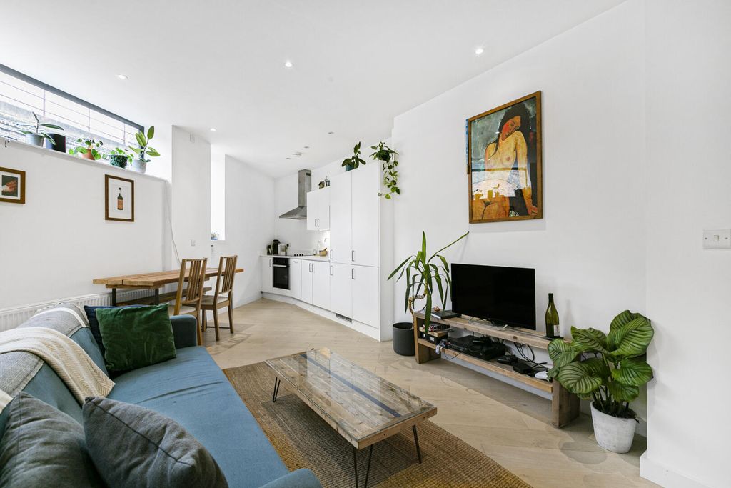 Property photo 2 of 11 Living Room