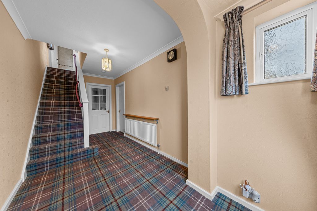 Property photo 2 of 27