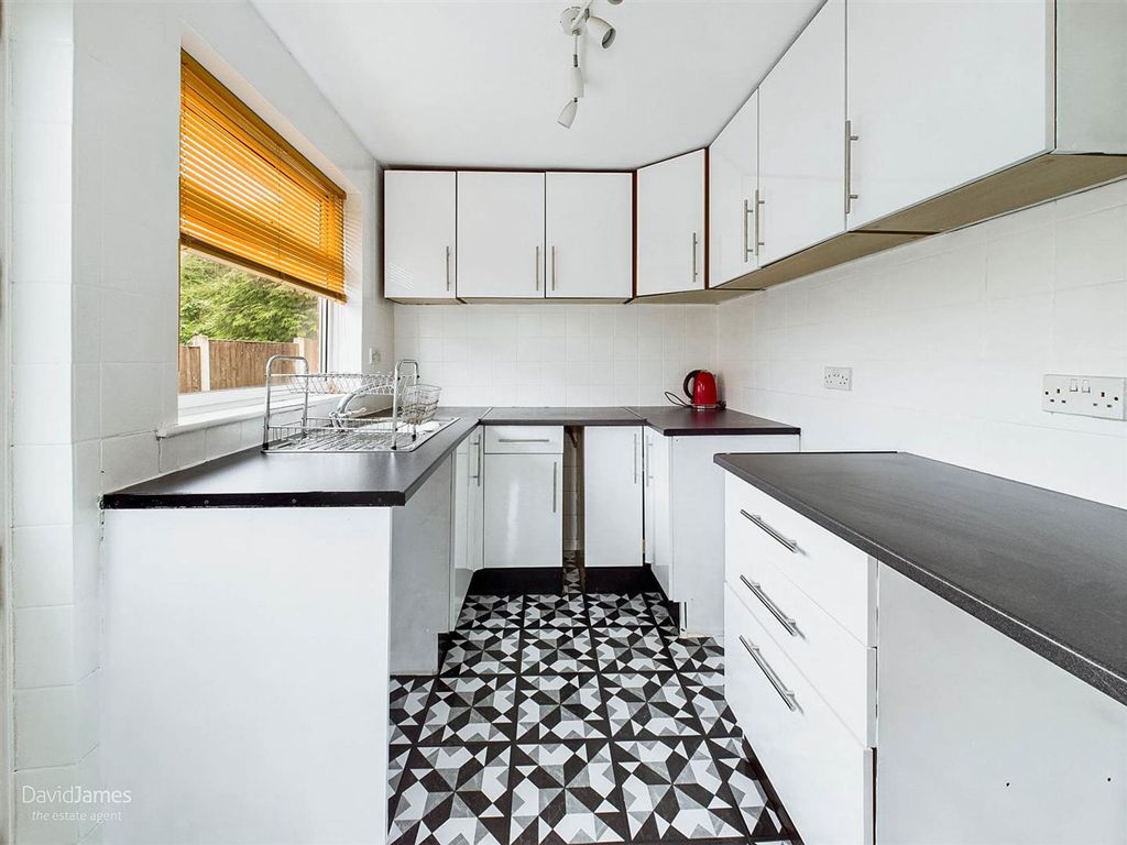 Property photo 3 of 14 Kitchen