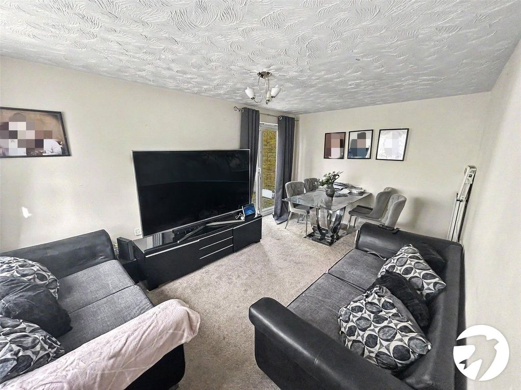 Property photo 2 of 8 Lounge