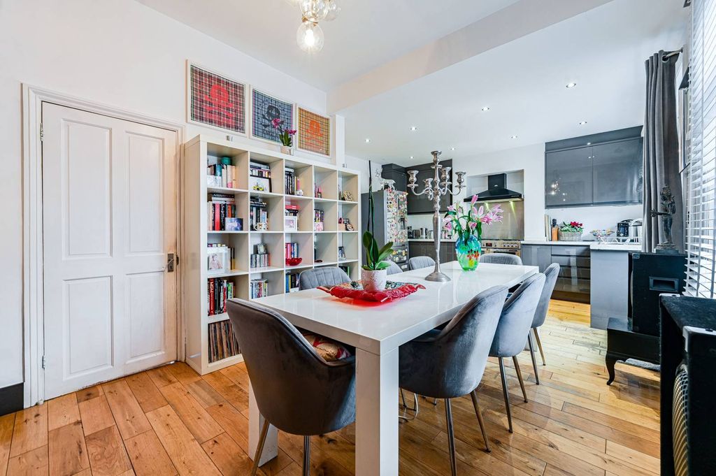 Property photo 3 of 33