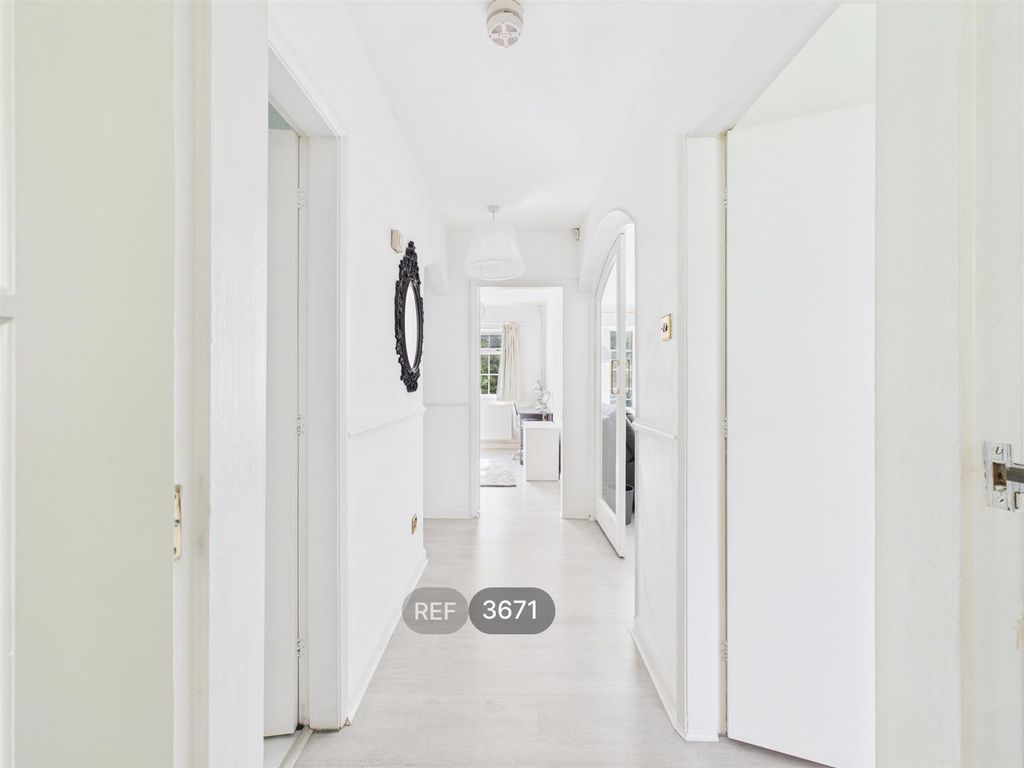 Property photo 2 of 17 Hallway