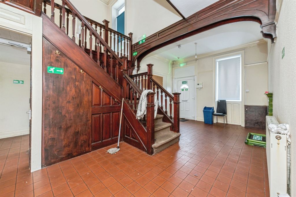 Property photo 3 of 24