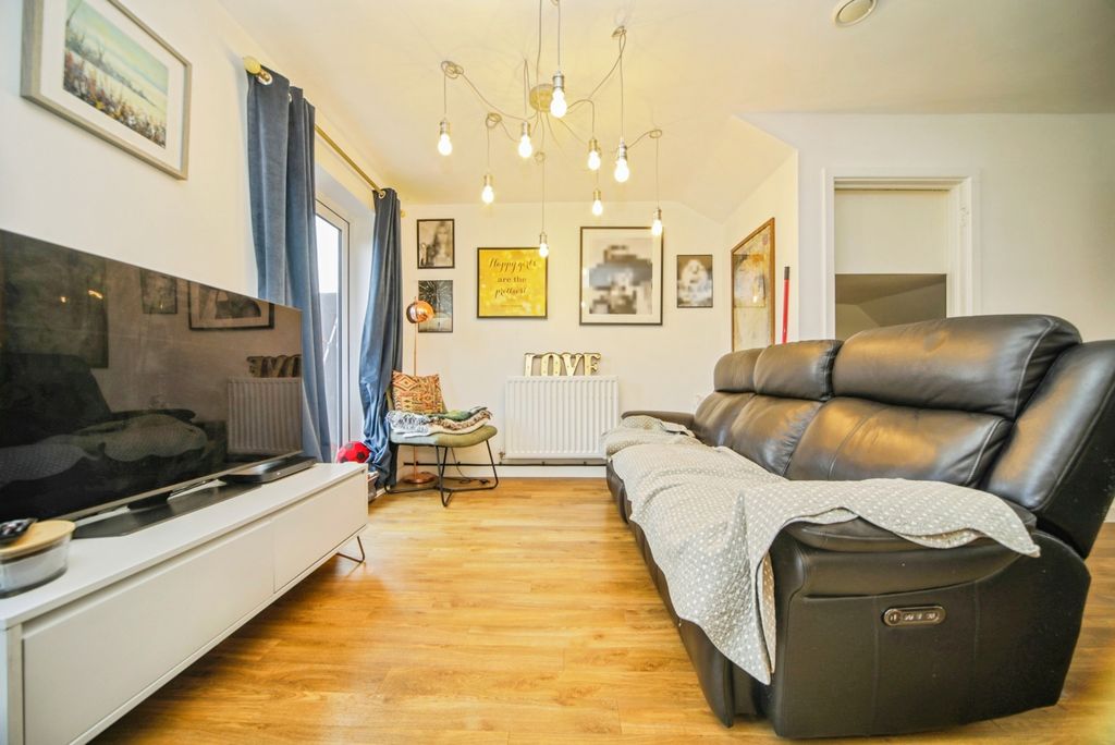 Property photo 2 of 19 Photo