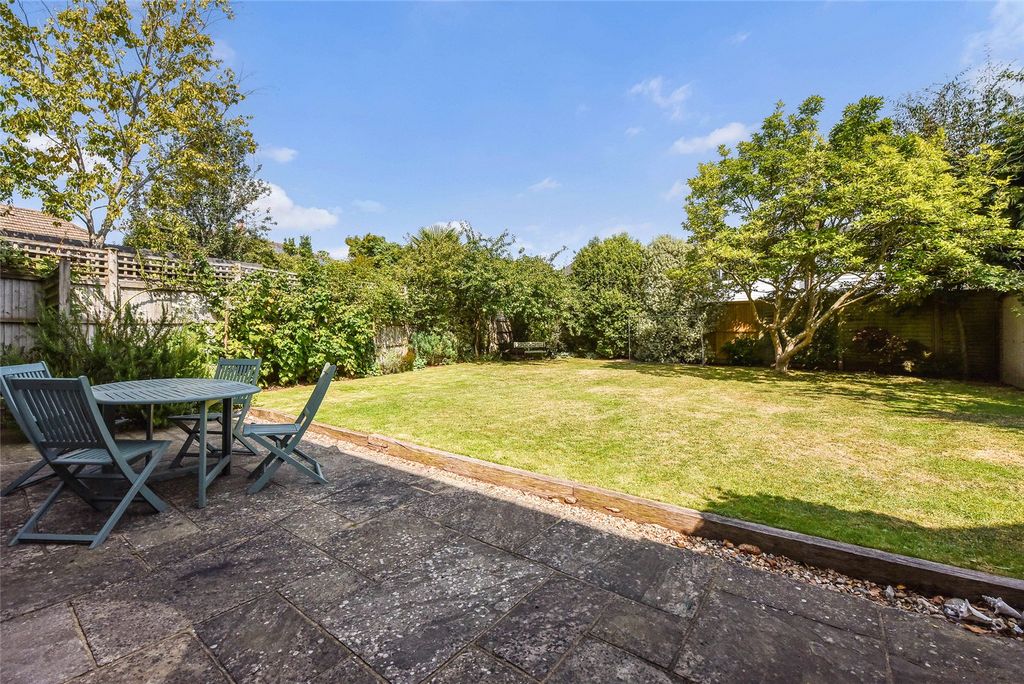 Property photo 3 of 13 Garden
