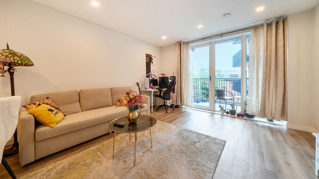 Property photo 1 of 17