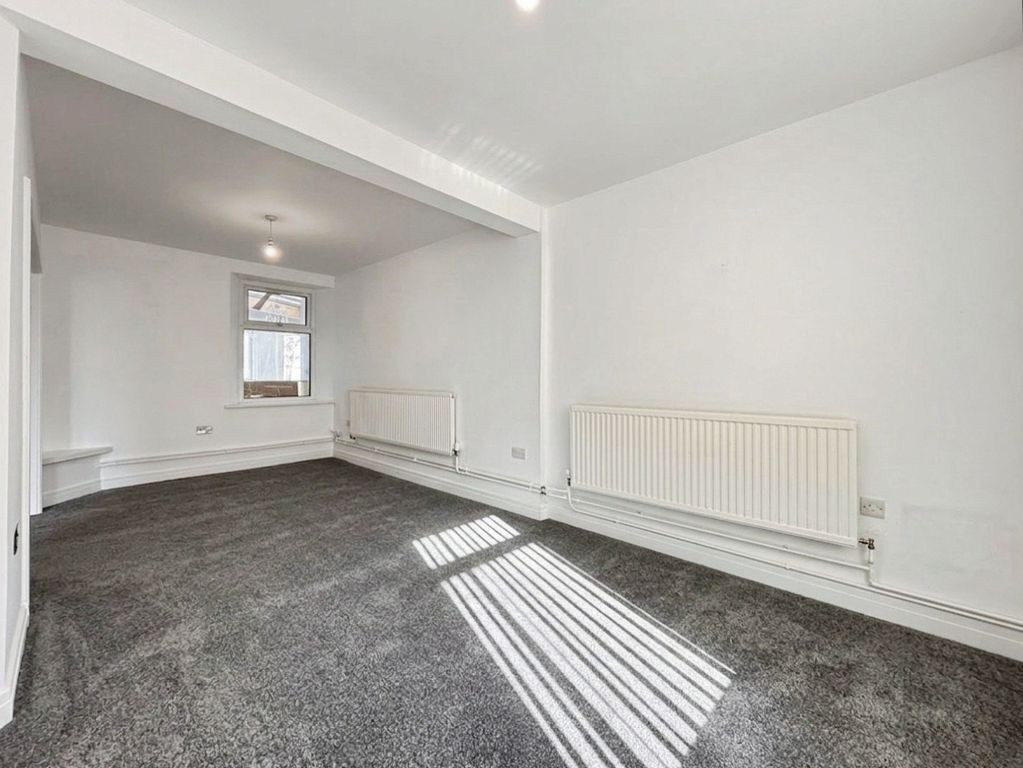 Property photo 3 of 21 4907816