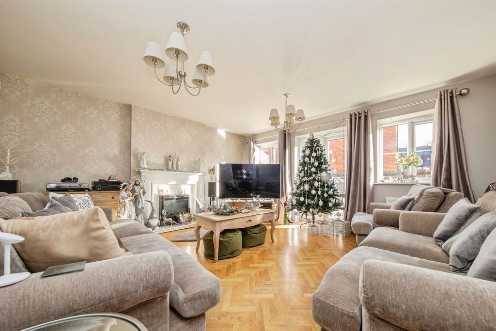 Property photo 2 of 21