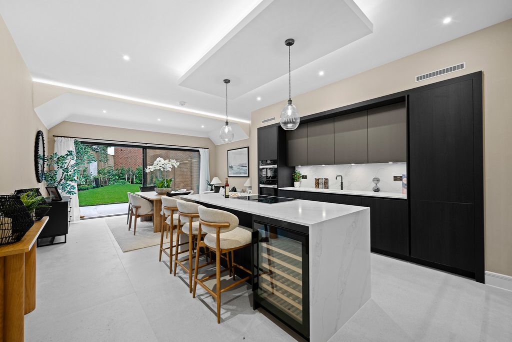 Property photo 2 of 41