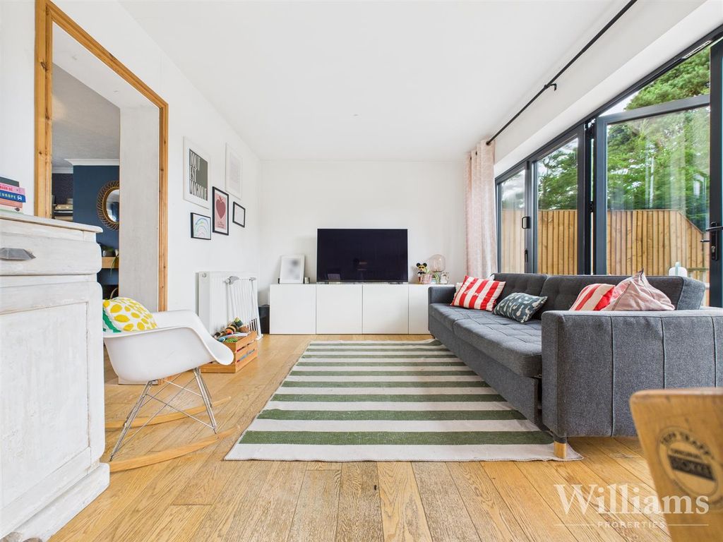 Property photo 3 of 22 Cam02861G0-Pr0433-Still025.Jpg