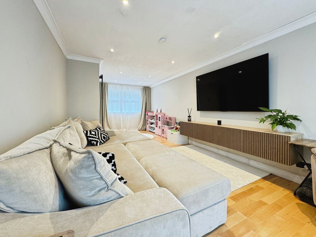 Property photo 2 of 15 Lounge/Dining Room