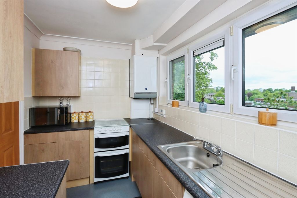 Property photo 3 of 12