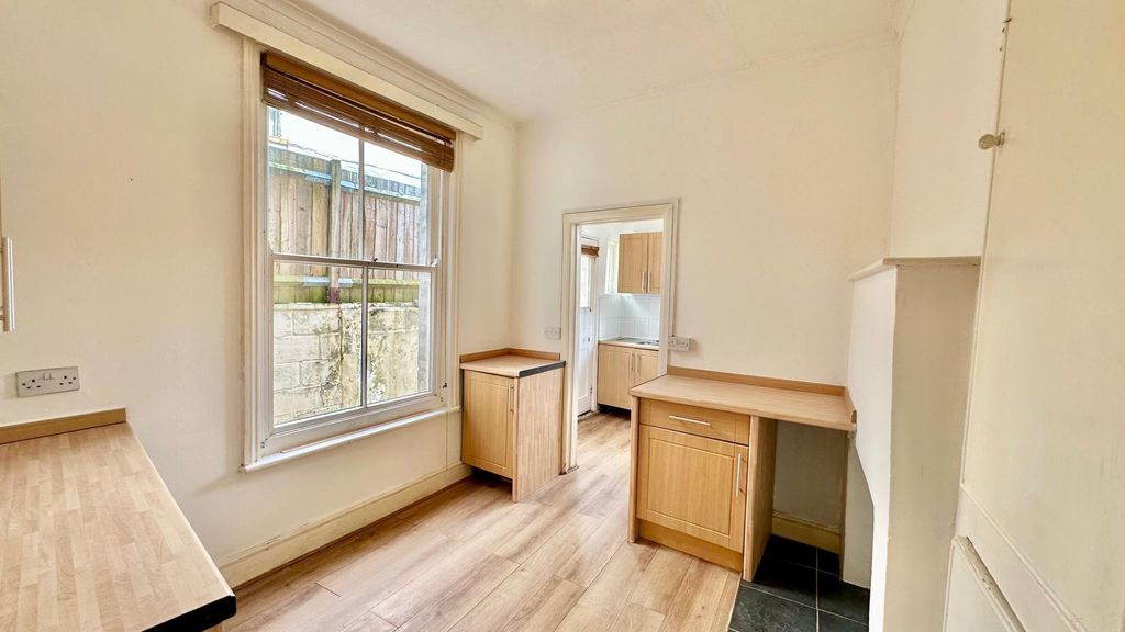 Property photo 2 of 25