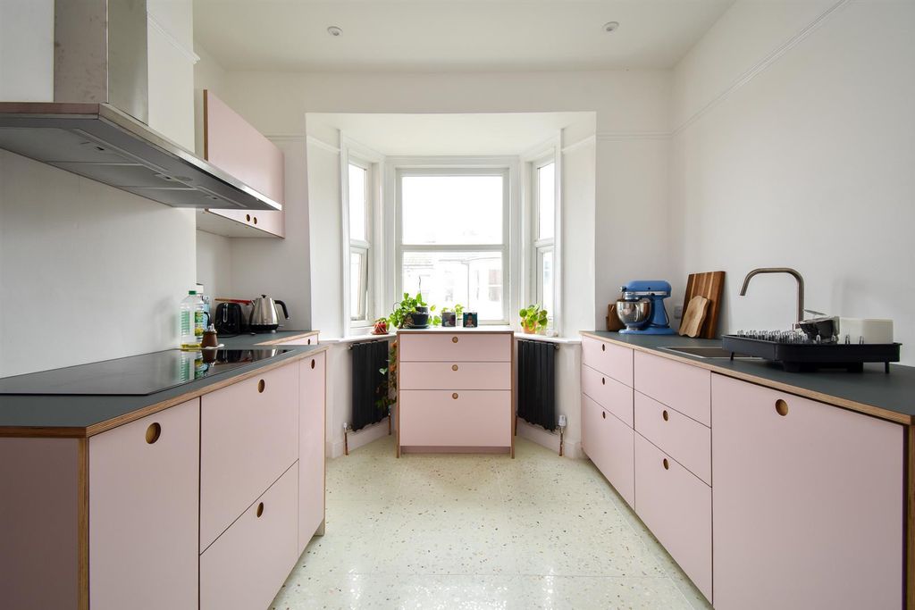 Property photo 3 of 13 Kitchen