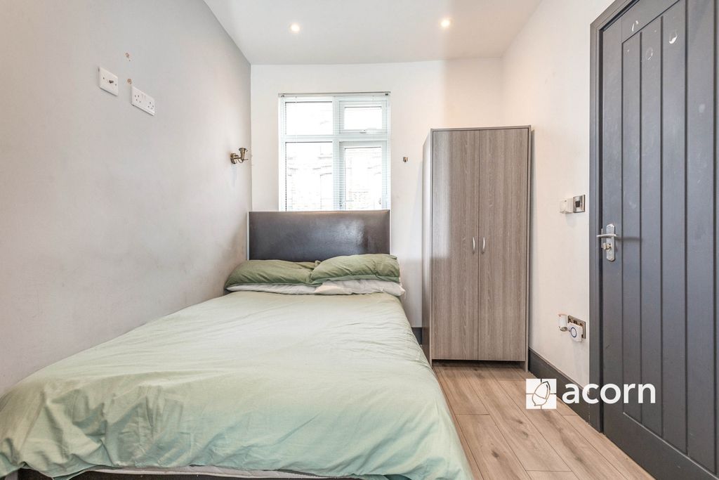 Property photo 2 of 8 Unit_3_2_Priestfi...