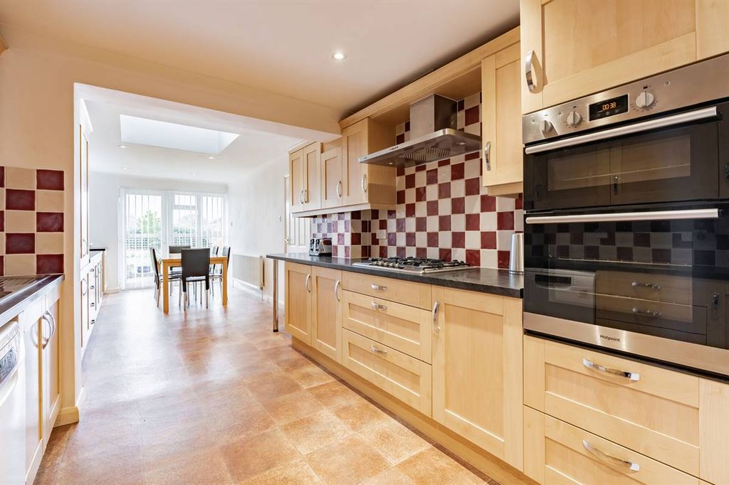 Property photo 3 of 24