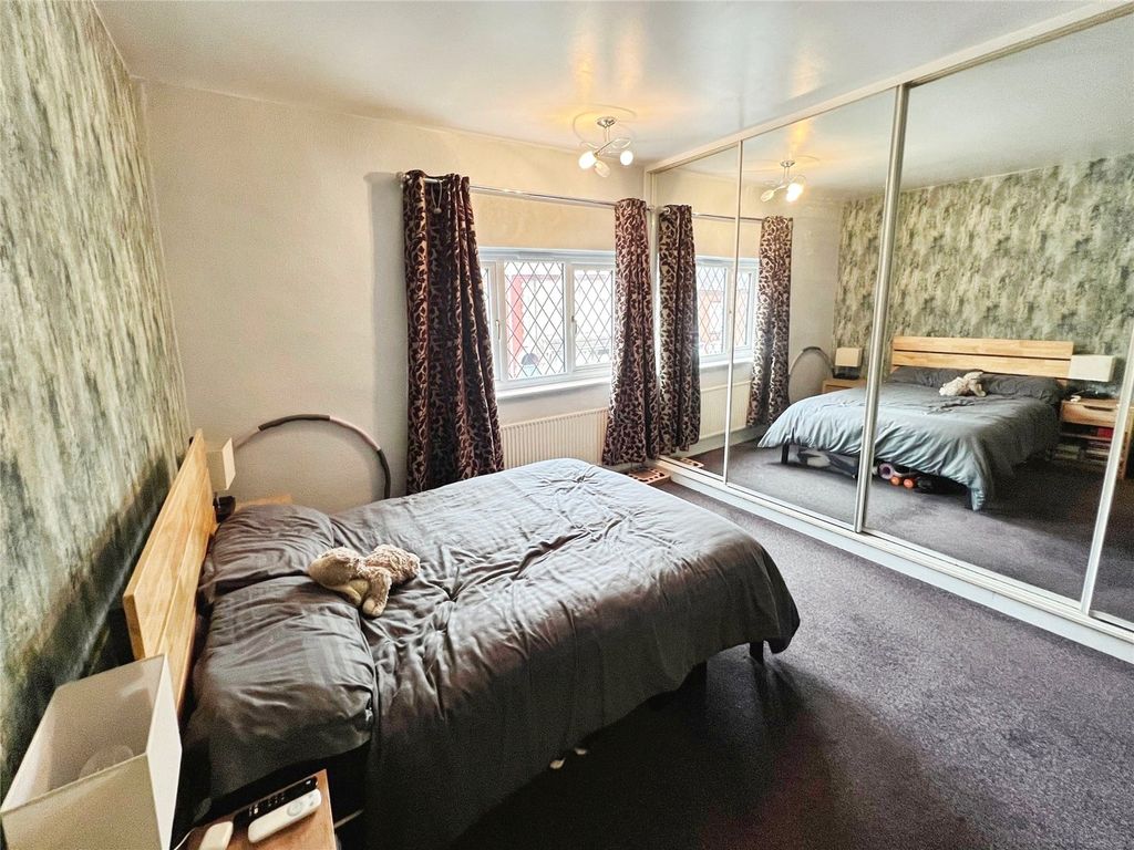 Property photo 3 of 9 Bedroom