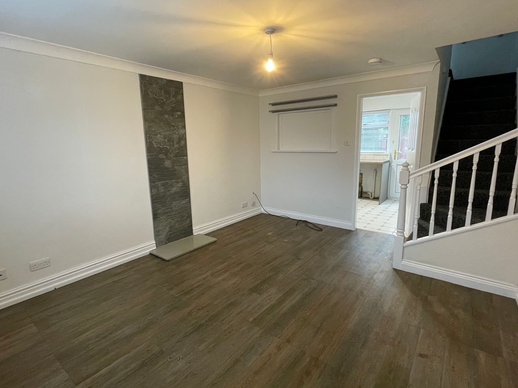 Property photo 3 of 9 Lounge v2