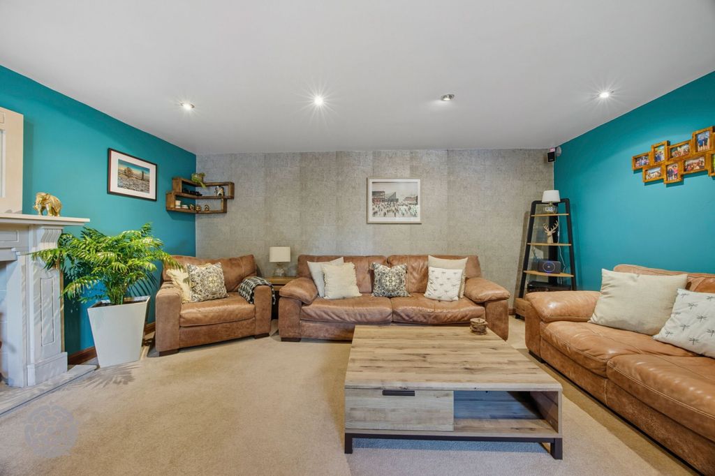 Property photo 3 of 60 Lounge