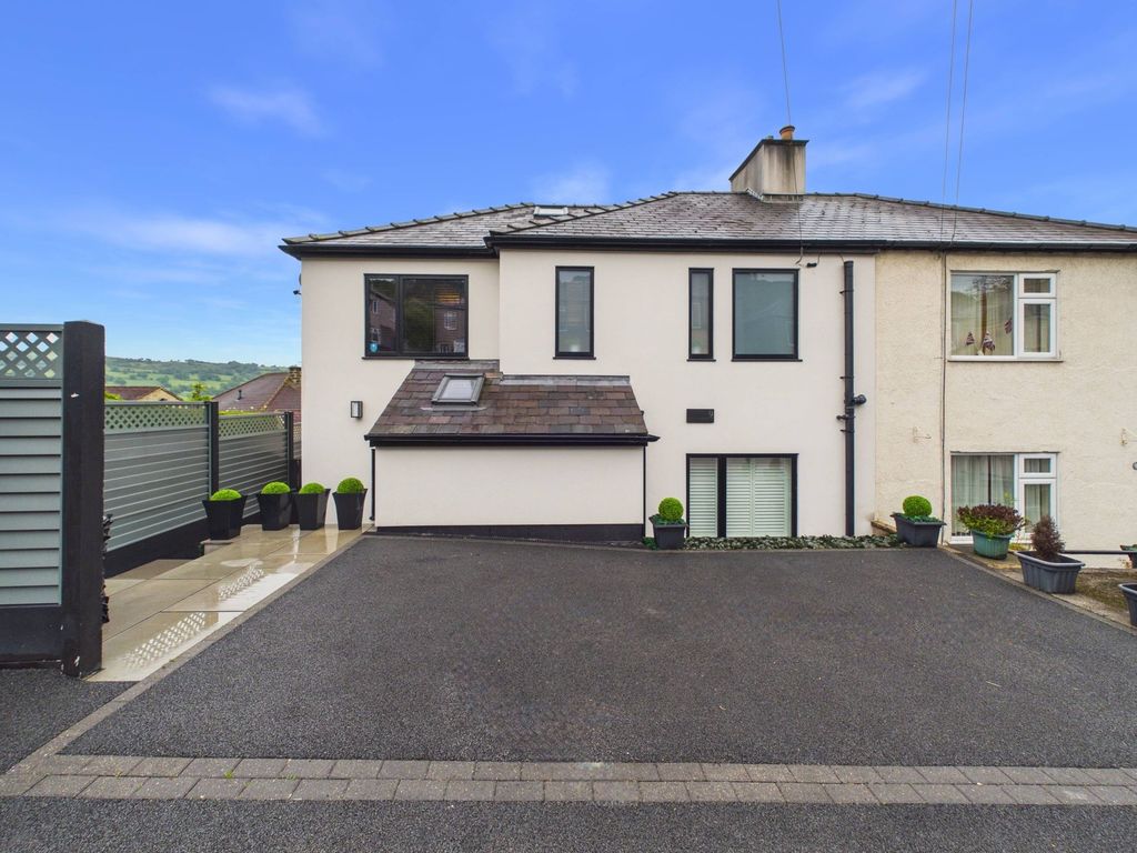 Property photo 1 of 40