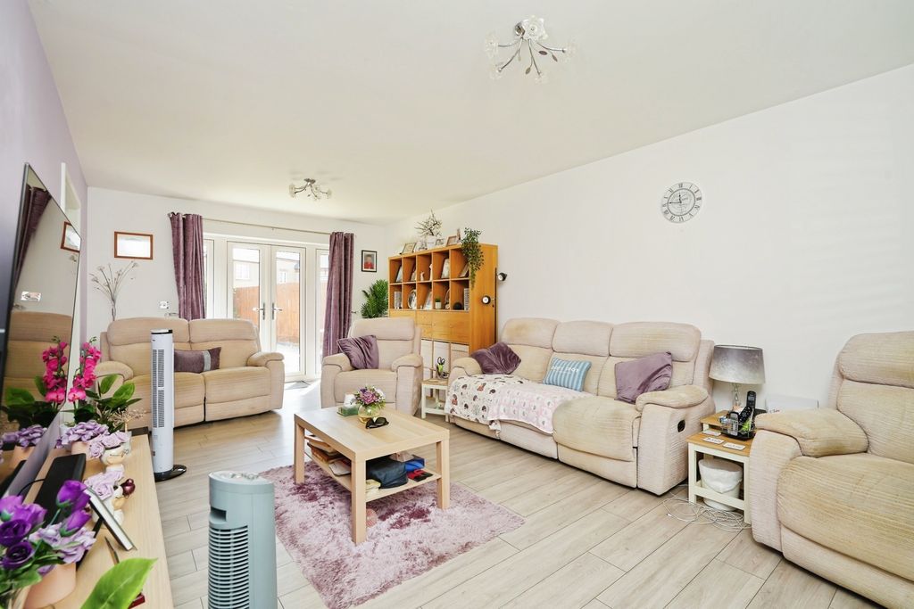 Property photo 3 of 19 Pbox-Img.Jpg