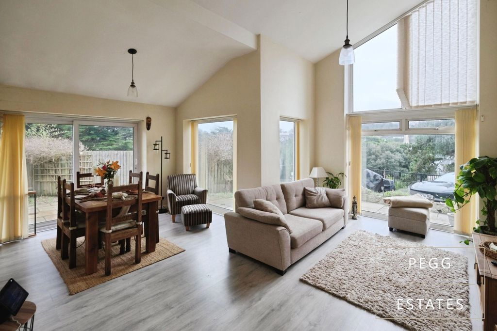 Property photo 1 of 27