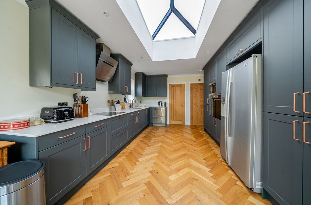 Property photo 2 of 23 1335748-13-6895c3...