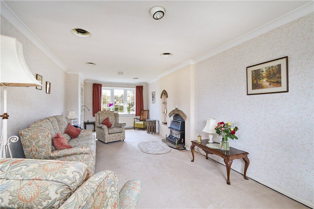 Property photo 3 of 18 Sitting Room