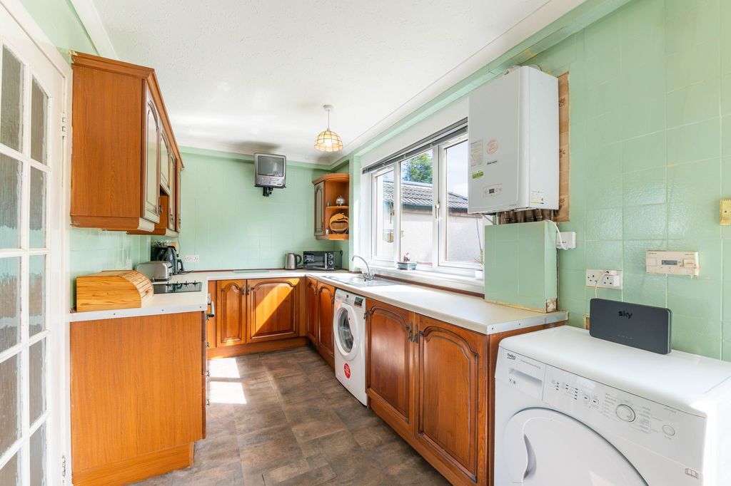Property photo 3 of 11