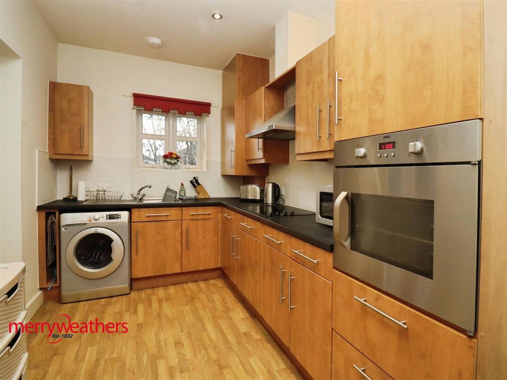 Property photo 3 of 14 Kitchen