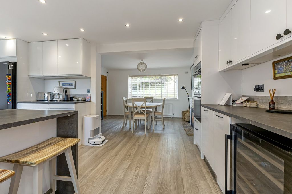 Property photo 2 of 14 Kitchen