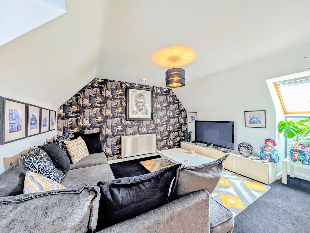 Property photo 2 of 18