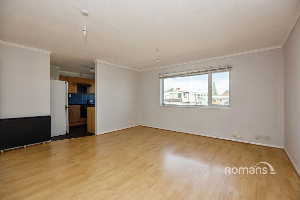 Property photo 3 of 8 Pbox-Img.Jpg