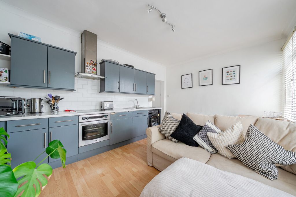 Property photo 1 of 8 1509409-14-6A832c...