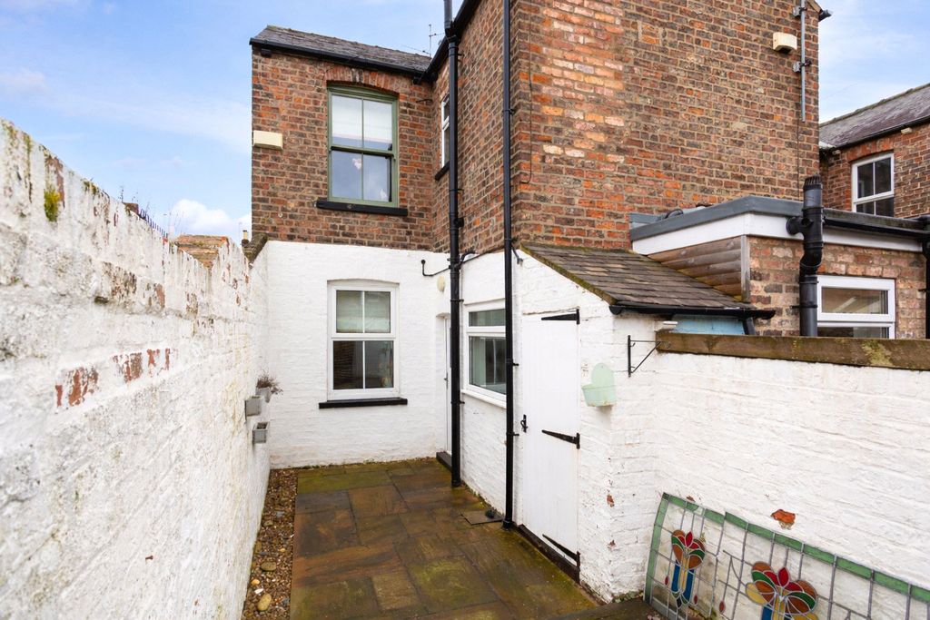 Property photo 3 of 13 Photo