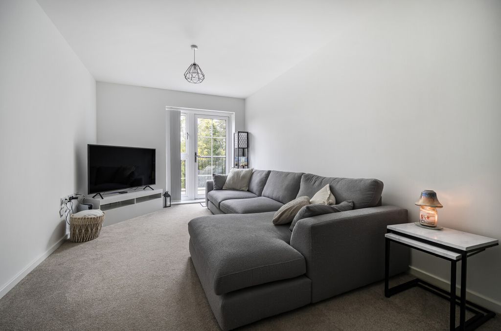 Property photo 3 of 11 1373203-12-69023B...