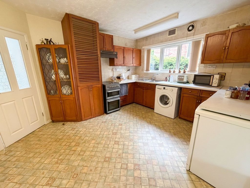 Property photo 3 of 13 Kitchen