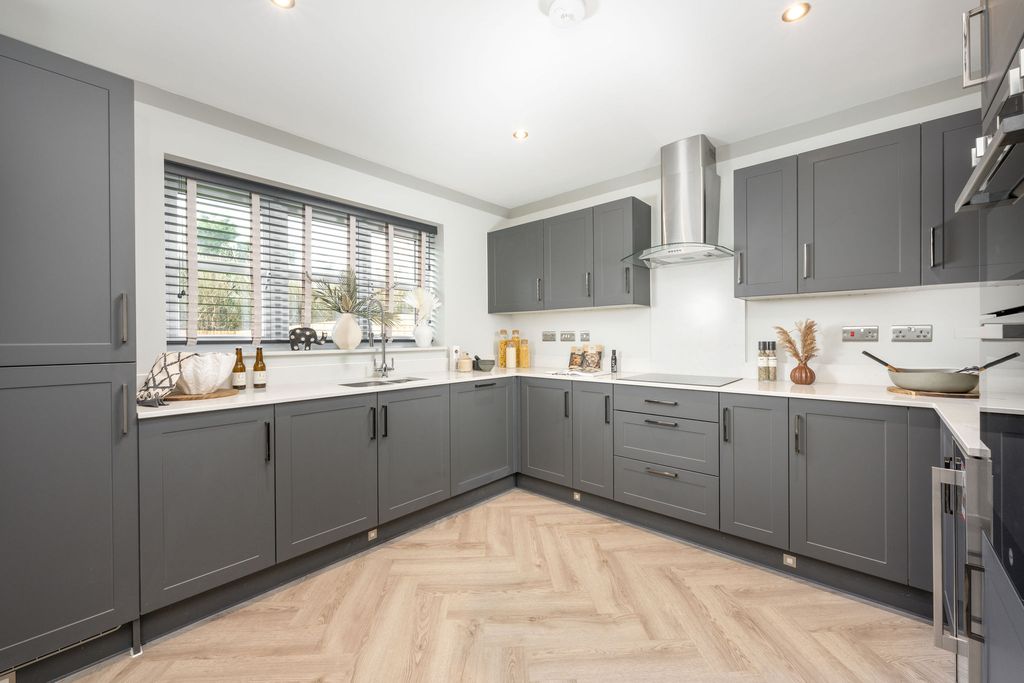 Property photo 3 of 11 Trentham-Kitchen