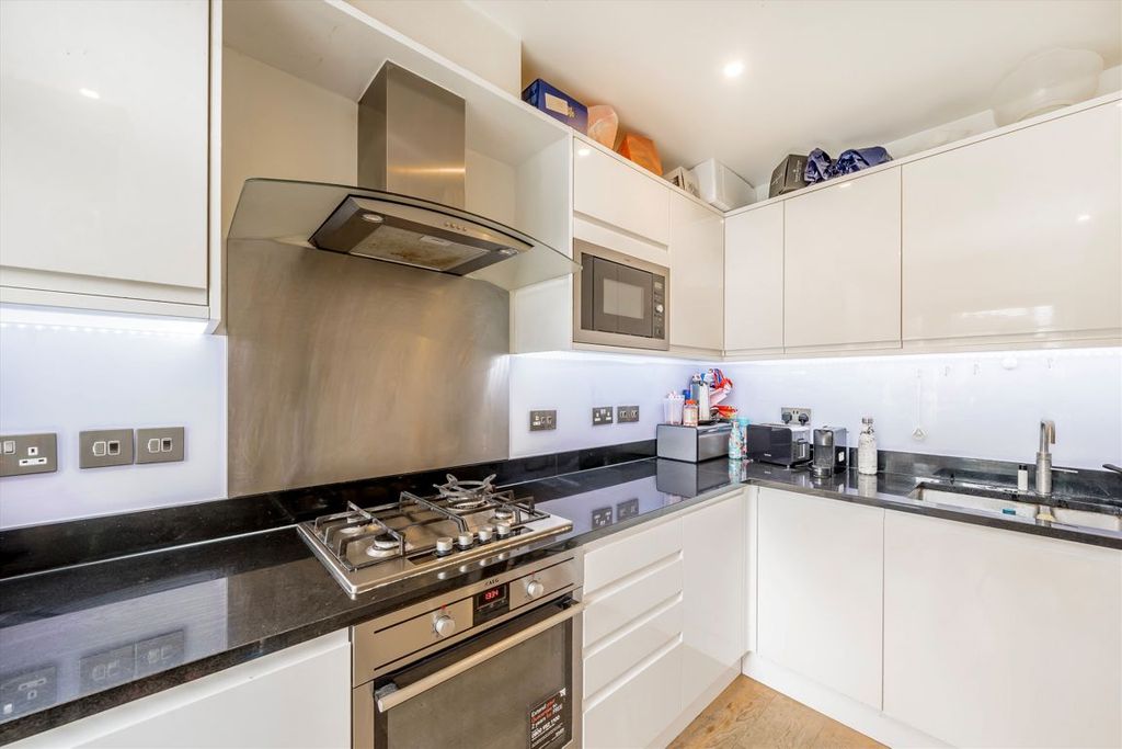 Property photo 3 of 6