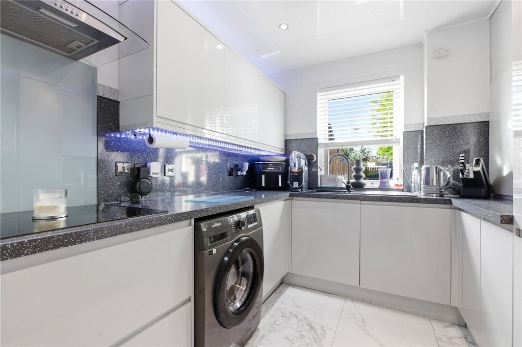 Property photo 3 of 15 Kitchen