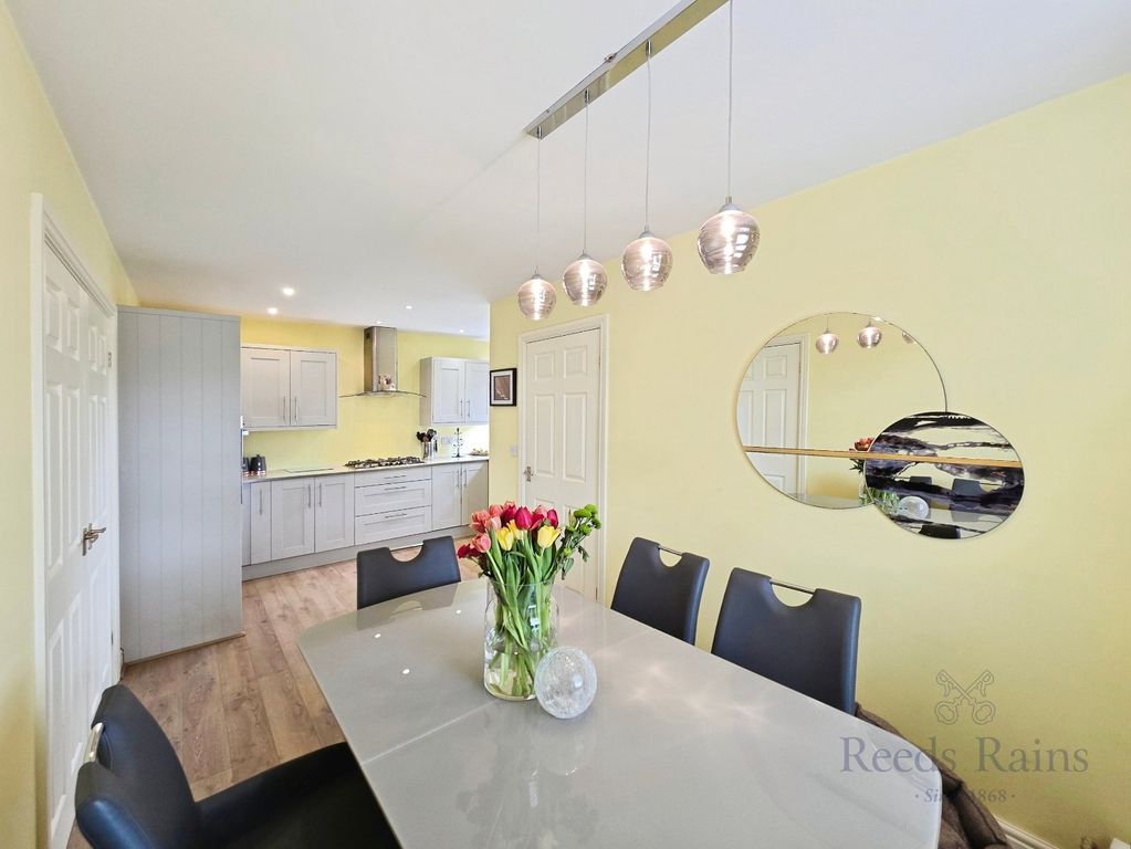 Property photo 2 of 21 Kitchen / Diner