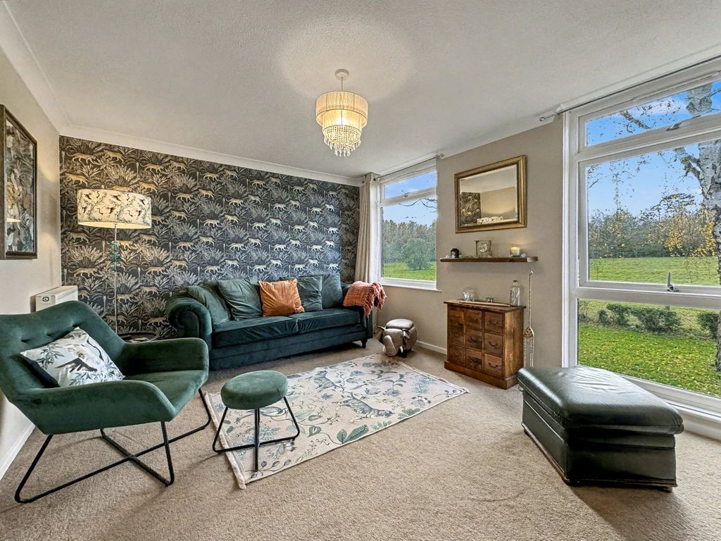 Property photo 3 of 28