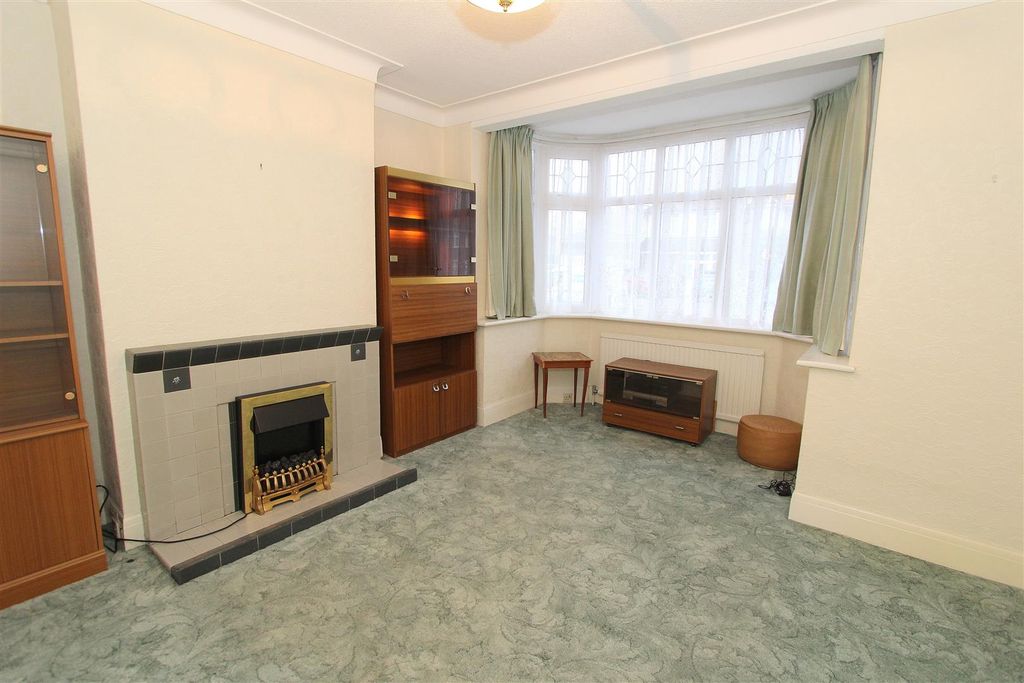 Property photo 3 of 18 Lounge.Jpg