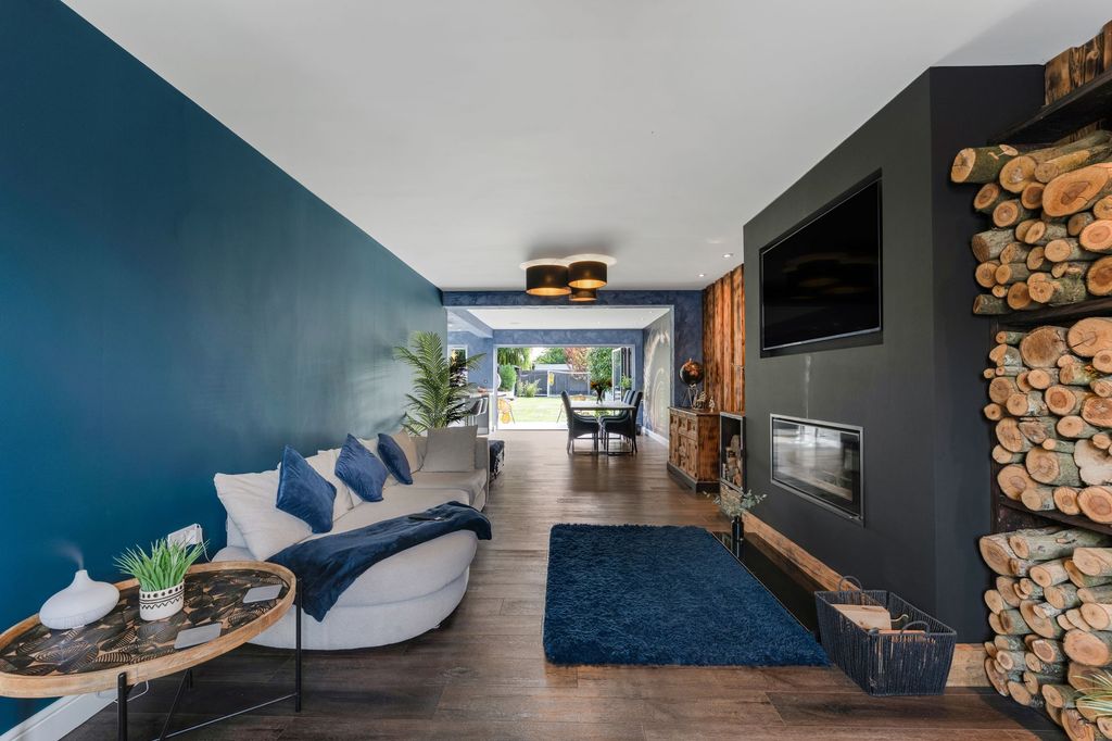 Property photo 3 of 28