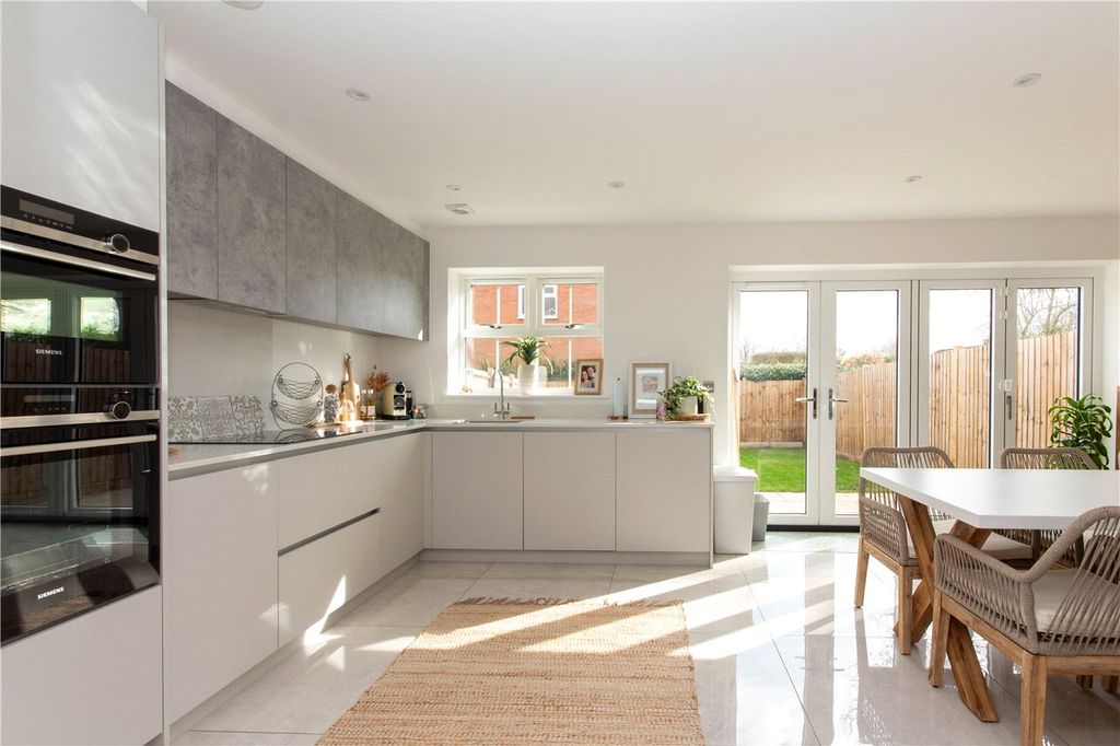 Property photo 2 of 24 Kitchen