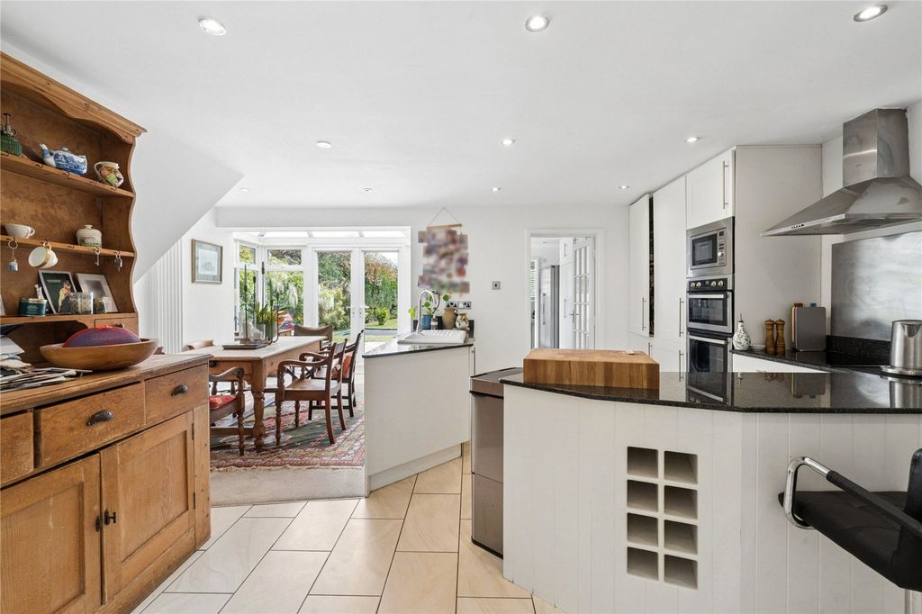 Property photo 3 of 18 Kitchen