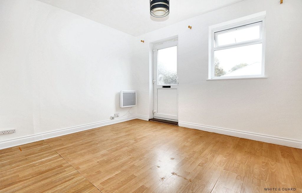 Property photo 1 of 6 Bd81B001-F466-436B-80A2-5A2dc51060c9