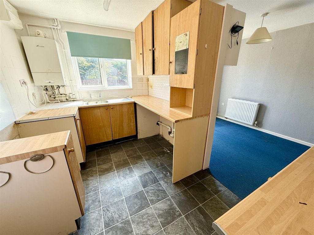 Property photo 3 of 12 Kitchen