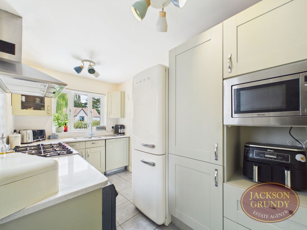 Property photo 3 of 17 High Street